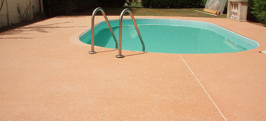 piscine béton désactivé