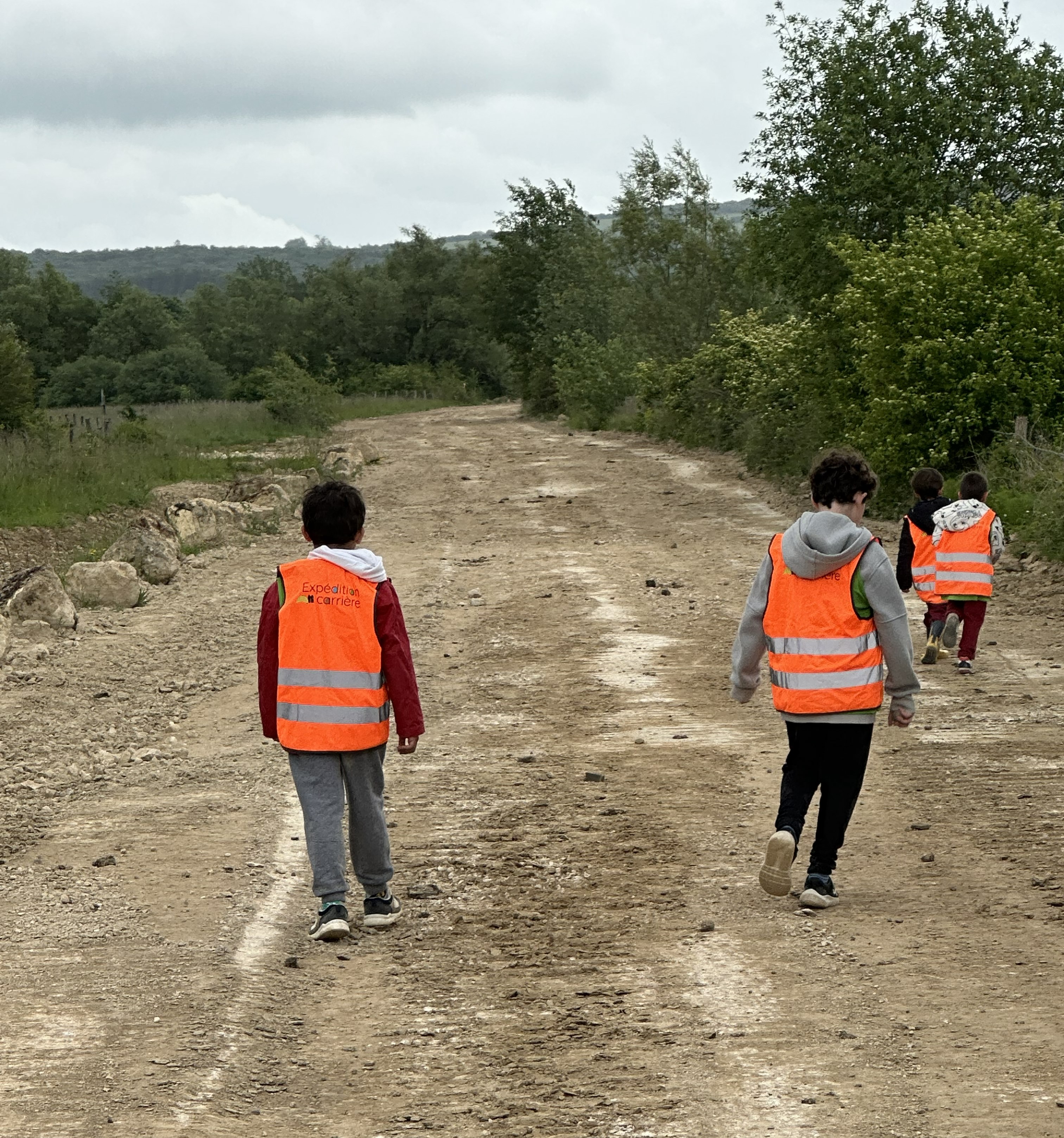 Elèves du périscolaire de l’école de Vandières sur le parcours 