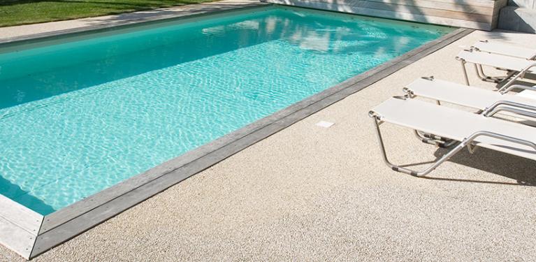piscine béton désactivé
