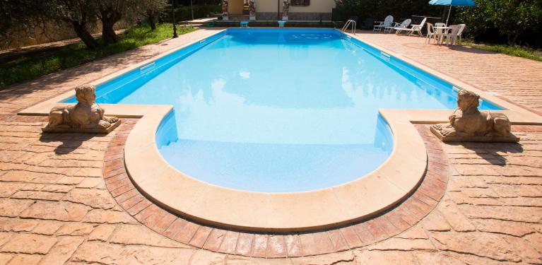 Piscine béton décoratif