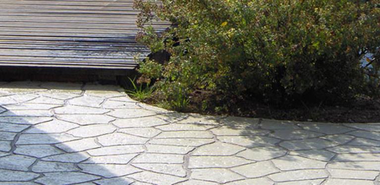 Chemin de jardin béton