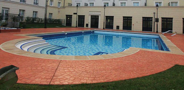 Piscine béton décoratif
