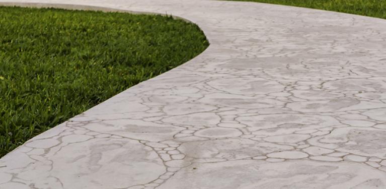 Allée de jardin béton
