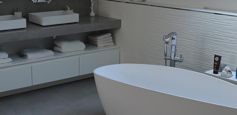 bandeau-salle-de-bain-beton-decoratif-articimo