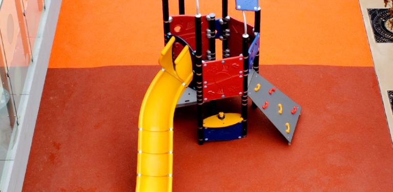 espaces-educatifs-et-loisirs-beton-decoratif