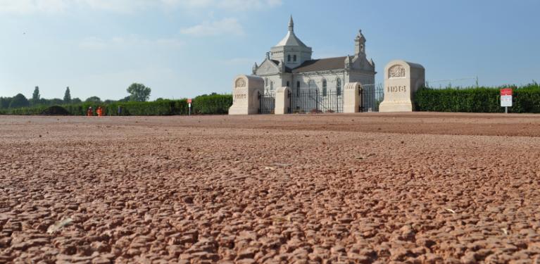 place-public-beton-drainant-colore