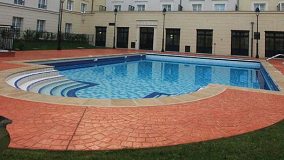 Piscine béton décoratif