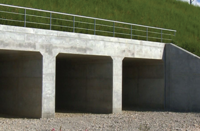 Le ciment en vrac CEM II/A OU B 42,5 N CE NF, pour la confection de béton armé, préfabriqué, en élévation ou pour le dallage et les travaux routiers.
