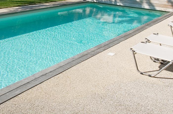 piscine béton désactivé