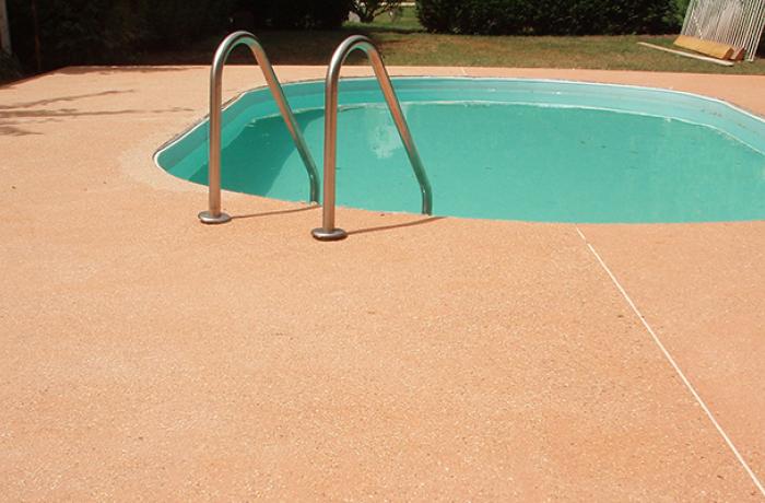 piscine béton désactivé