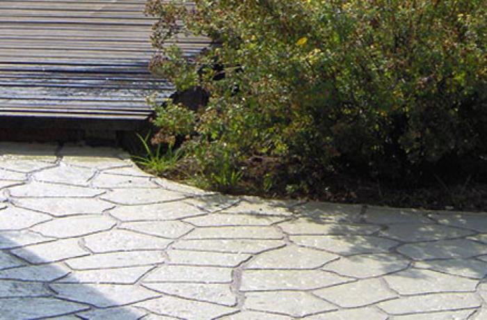 Chemin de jardin béton