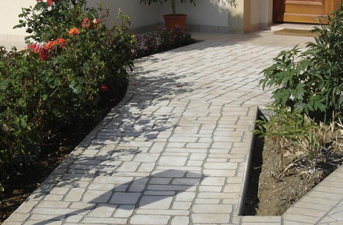 allee-jardin-beton-imprime